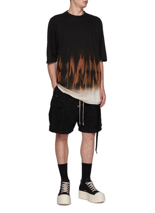 模特儿示范图 - 点击放大 - RICK OWENS DRKSHDW - Cargobela Exposed Zip Corduroy Shorts