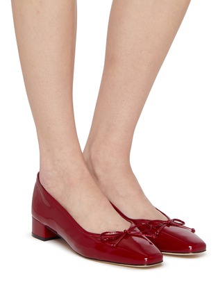 模特儿示范图 - 点击放大 - PEDDER RED - 40MM BONNIE 漆皮中跟鞋