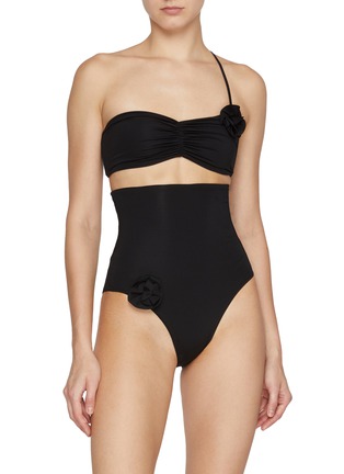 模特儿示范图 - 点击放大 - MAYGEL CORONEL - Castano Strap Floral Appliq One Piece Swimsuit