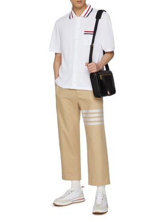 模特儿示范图 - 点击放大 - THOM BROWNE - 三色条纹纽扣衬衫