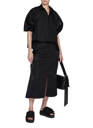 模特儿示范图 - 点击放大 - SACAI - Pleated Back Midi Skirt