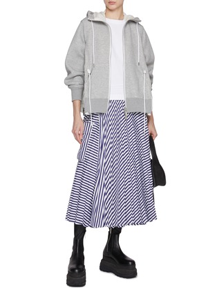 模特儿示范图 - 点击放大 - SACAI - Embroidered Pocket Side Split Cotton T-Shirt