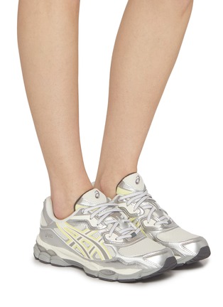 模特儿示范图 - 点击放大 - ASICS - x emmi GEL-NYC Low Top Sneakers