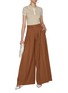 模特儿示范图 - 点击放大 - ALICE + OLIVIA - Simon Pleated Wide Leg Trouser