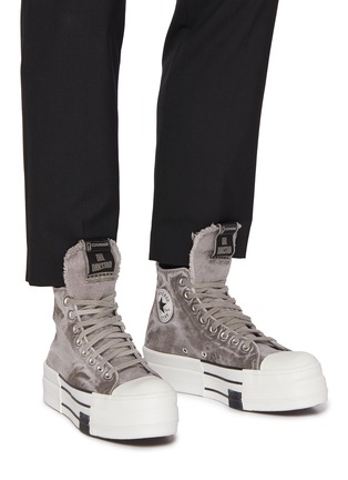 模特儿示范图 - 点击放大 - RICK OWENS DRKSHDW - X CONVERSE 高帮运动鞋