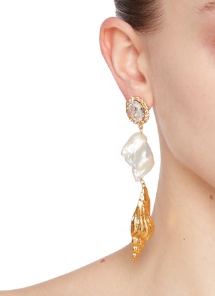 模特儿示范图 - 点击放大 - JENNIFER BEHR - Adella Swarovski Crystal Freshwater Pearl Earrings