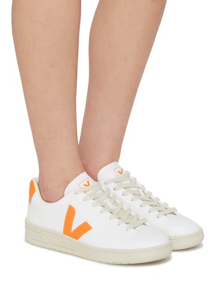 模特儿示范图 - 点击放大 - VEJA - Cwl Urca Low Top Women's Sneakers