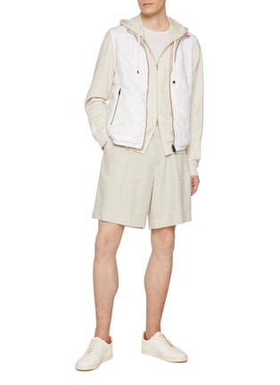 模特儿示范图 - 点击放大 - EQUIL - Reversible High Neck Linen Vest