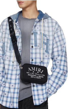 模特儿示范图 - 点击放大 - AMIRI - Arts District Crossbody Camera Case