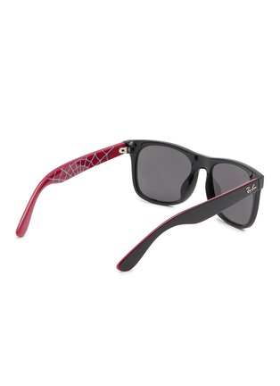 模特儿示范图 - 点击放大 - RAY-BAN - Junior Rubber Square Sunglasses