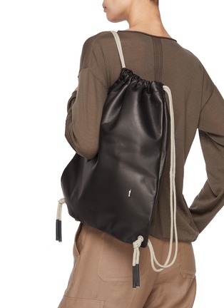模特儿示范图 - 点击放大 - RICK OWENS - Leather Drawstring Backpack