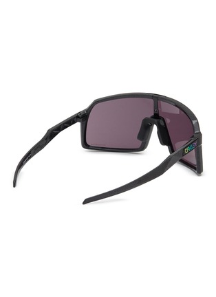 模特儿示范图 - 点击放大 - OAKLEY - Single Lens O Matter™ Rectangular Sunglasses