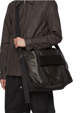 模特儿示范图 - 点击放大 - RICK OWENS - Trolley Leather Crossbody Bag