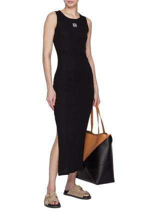 模特儿示范图 - 点击放大 - LOEWE - Anagram Tank Midi Dress