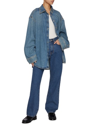 模特儿示范图 - 点击放大 - HAIKURE - Ofelia Oversized Medium Wash Denim Shirt