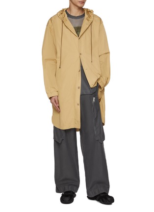 模特儿示范图 - 点击放大 - DRIES VAN NOTEN - Water Repellent Drawstring Hood Coat