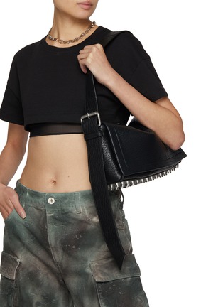 模特儿示范图 - 点击放大 - ALEXANDERWANG - 中号 RICCO 皮革翻盖包