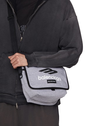 模特儿示范图 - 点击放大 - BALENCIAGA - EXPLORER 平纹针织邮差包