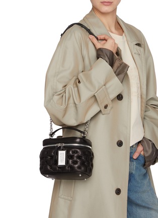 模特儿示范图 - 点击放大 - MAISON MARGIELA - Glam Slam Leather Vanity Bag