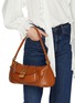 模特儿示范图 - 点击放大 - CHLOÉ - The 99 Grained Leather Shoulder Bag