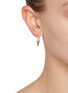 模特儿示范图 - 点击放大 - MÉTIER BY TOMFOOLERY - Large Dala Lantern Clicker 9K Gold Single Earring