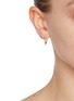 模特儿示范图 - 点击放大 - MÉTIER BY TOMFOOLERY - Dala Canelle Round Clicker 9K Gold Single Earring