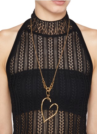 模特儿示范图 - 点击放大 - CHLOÉ - Encoeur Laiton Long Necklace