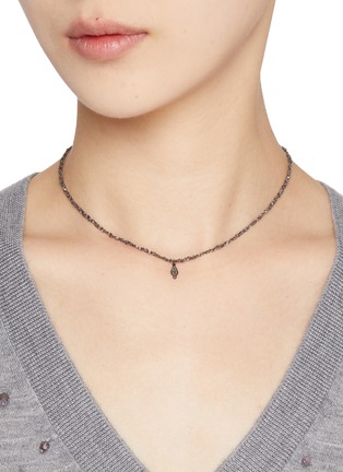 模特儿示范图 - 点击放大 - MARIE LAURE CHAMOREL - N° 864 Sterling Silver Ruthenium Necklace