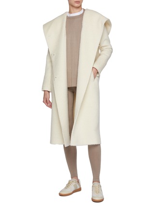模特儿示范图 - 点击放大 - WILD CASHMERE - Caroline Boxy Crewneck Silk Cashmere Sweater