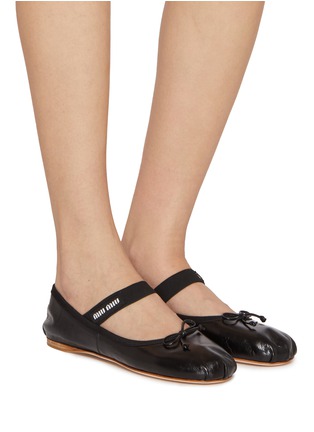 模特儿示范图 - 点击放大 - MIU MIU - Logo Jacquard Strap Leather Mary Jane Ballerina Flats