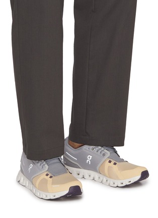 模特儿示范图 - 点击放大 - ON - Cloud 5 Low Top Lace Up Sneakers