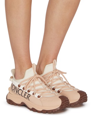 模特儿示范图 - 点击放大 - MONCLER - 女款 TRAILGRIP LITE2 运动鞋
