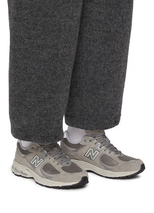 模特儿示范图 - 点击放大 - NEW BALANCE - 2002R Low Top Suede Men's Sneakers