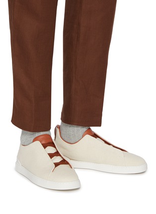 模特儿示范图 - 点击放大 - ERMENEGILDO ZEGNA - Triple Stitch Low Top Cotton Leather Sneakers