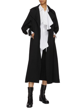 模特儿示范图 - 点击放大 - YOHJI YAMAMOTO - 气球剪裁围裹大衣