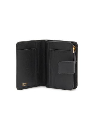 模特儿示范图 - 点击放大 - PRADA - Small Saffiano Leather Compact Wallet