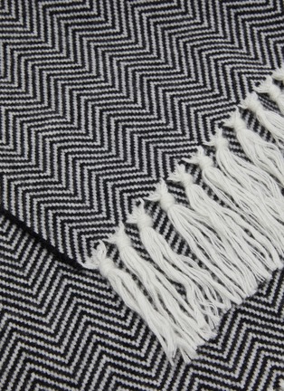 Detail View - 点击放大 - ALONPI - Vigo Throw — Black/Ecru