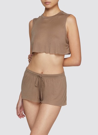 模特儿示范图 - 点击放大 - SKIMS - KIM'S SLEEP 系带松紧短裤