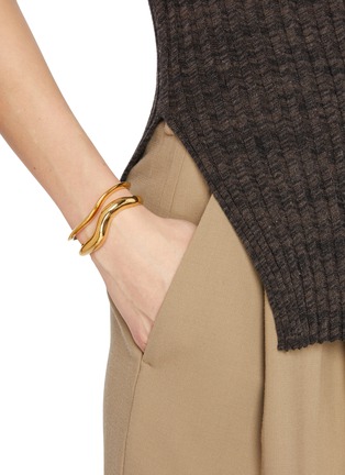 模特儿示范图 - 点击放大 - AGMES - Medium Astrid 18K Gold Vermeil Cuff