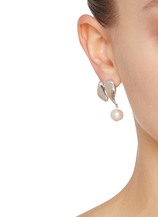 模特儿示范图 - 点击放大 - AGMES - Elvira Freshwater Pearl Sterling Silver Earrings