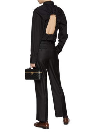 模特儿示范图 - 点击放大 - BETTTER - Drawstring Back Cut Out Cotton Shirt