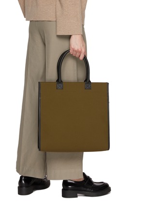 模特儿示范图 - 点击放大 - L/UNIFORM - The Carry-all Tote Bag N°96