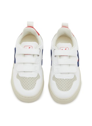 模特儿示范图 - 点击放大 - VEJA - V-10 Velcro Coated Cotton Toddlers Sneakers