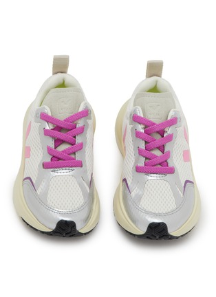 模特儿示范图 - 点击放大 - VEJA - Small Canary Light Toddlers' Sneakers