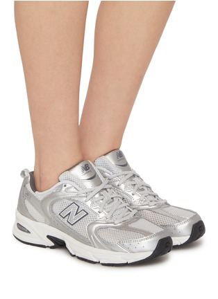 模特儿示范图 - 点击放大 - NEW BALANCE - 530 Low Top Women's Sneakers