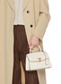 模特儿示范图 - 点击放大 - JOY GRYSON - Mini Tribeca Satchel Leather Crossbody Bag