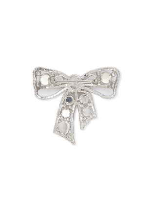 模特儿示范图 - 点击放大 - JENNIFER BEHR - Braelyn Crystal Artificial Pearl Bow Brooch