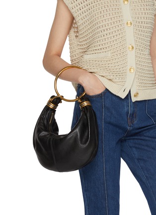 模特儿示范图 - 点击放大 - CHLOÉ - Small Leather Hobo Bracelet Bag