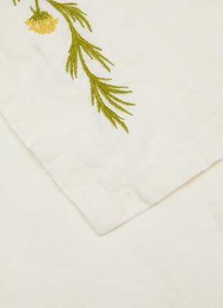 Detail View - 点击放大 - SUMMERILL & BISHOP - Embroidered Napkin — Fennel Flower