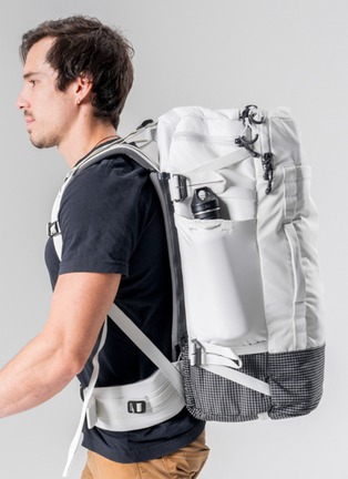 细节 –点击放大 - MATADOR - GlobeRider45 Travel Backpack — Arctic White